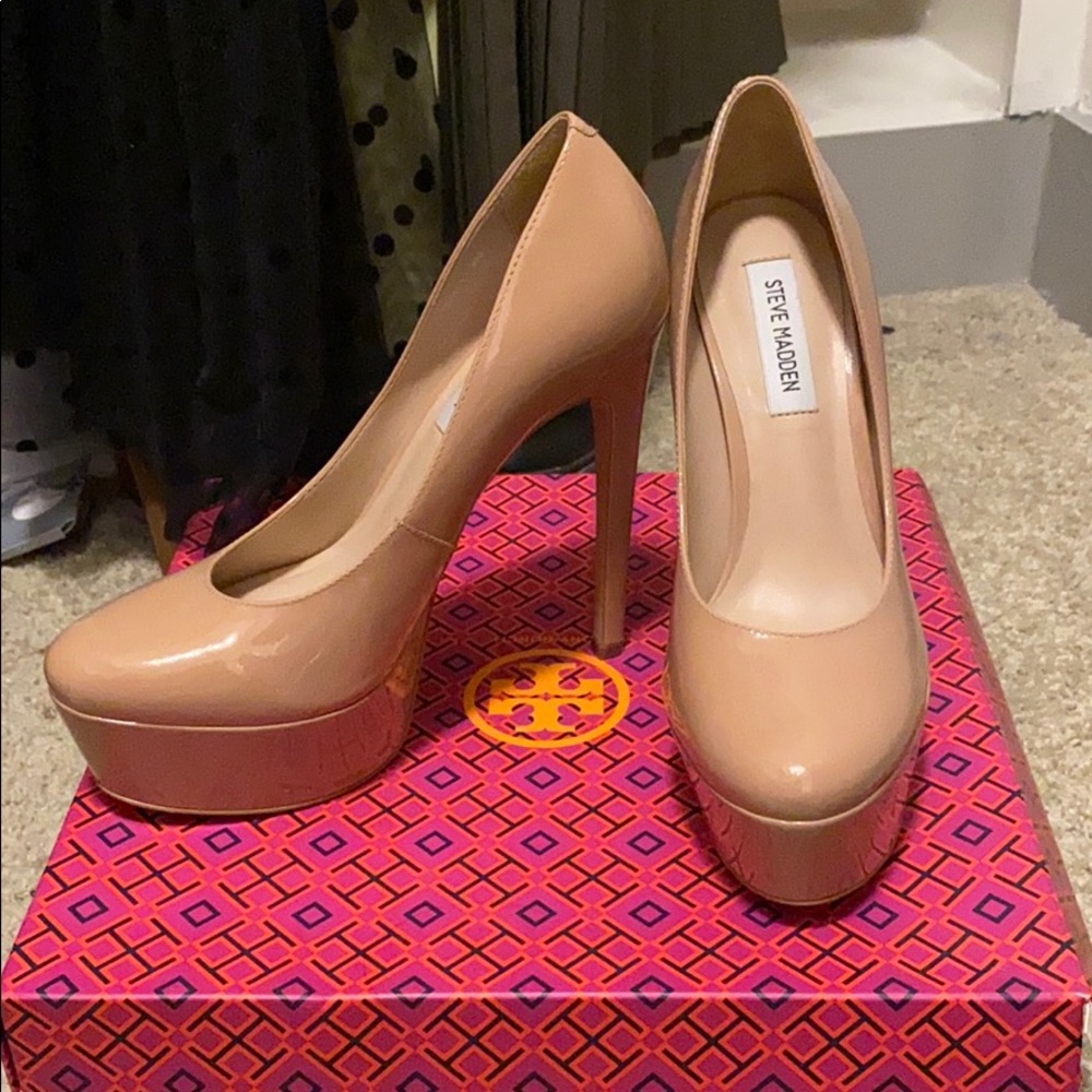 Steve Madden New Deserve Pumps
